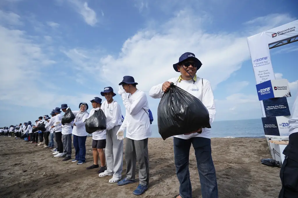Telkom Kumpulkan 1,4 Ton Sampah